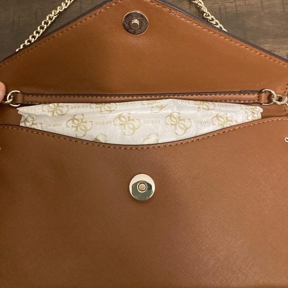 New clutch from Guess. Never used. - Picture 2 of 5